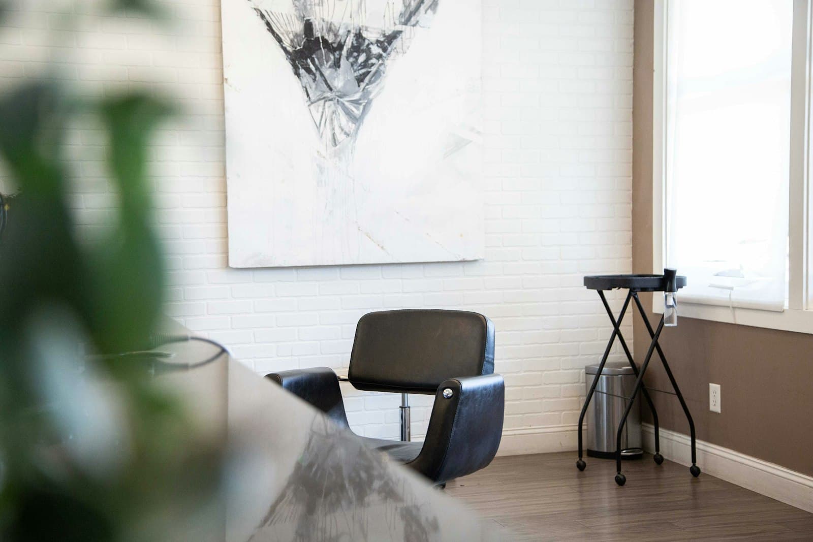 Salongens insida i varmt ljus